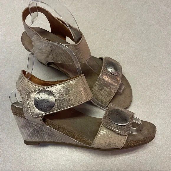 Taos Women Carousel 2 Leather Silver Platform Wedge Sandals 7-7.5 - Picture 5 of 9